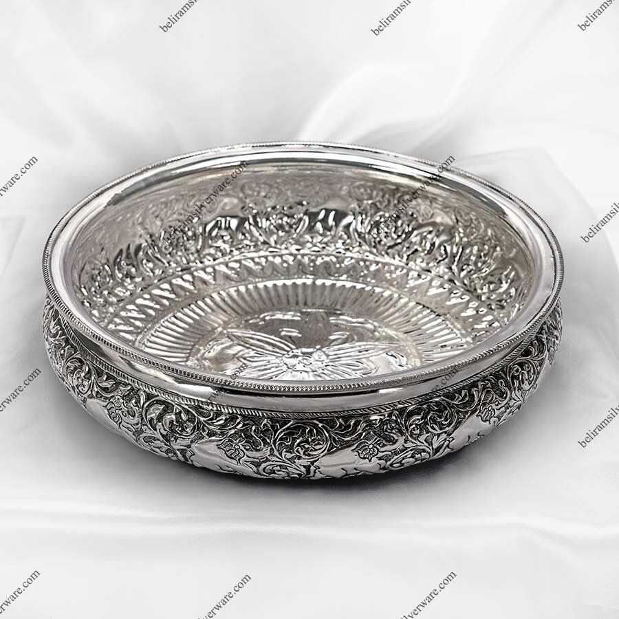 Acanthus Pattern Elephant Carved Silver Urli