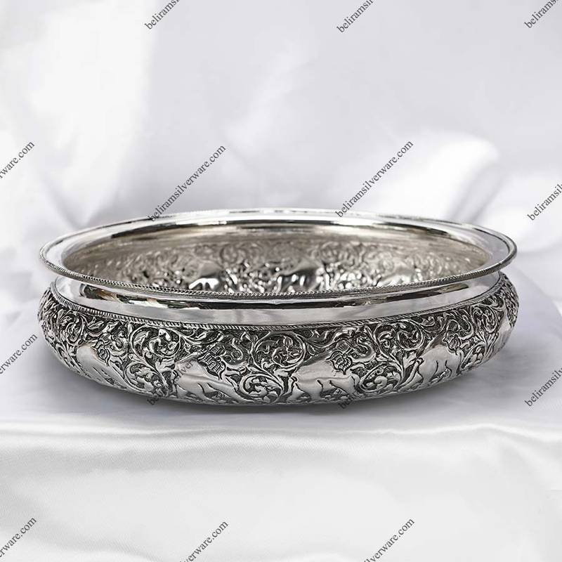 Acanthus Pattern Elephant Carved Silver Urli